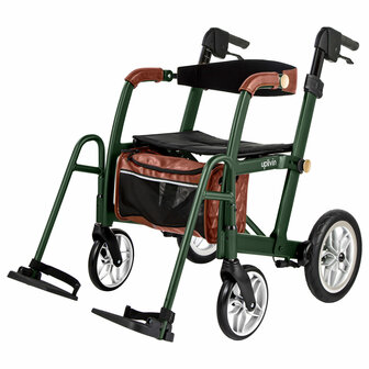 Rollator en rolstoel in een